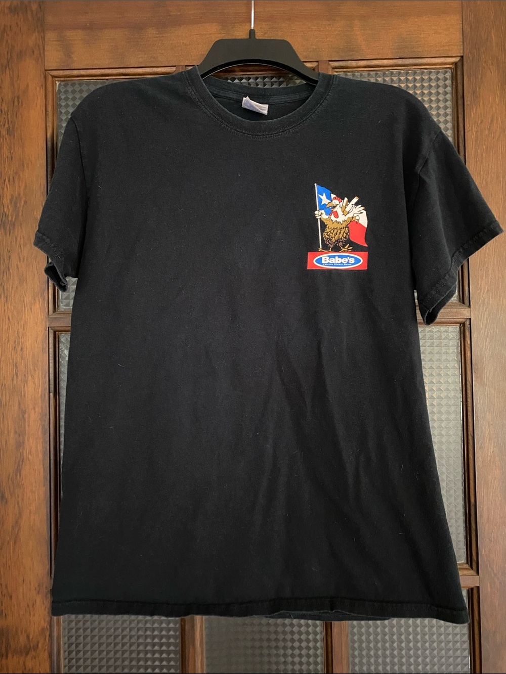 Babe's Chicken Dinner House black short sleeve tee Gildan M 100% cotton